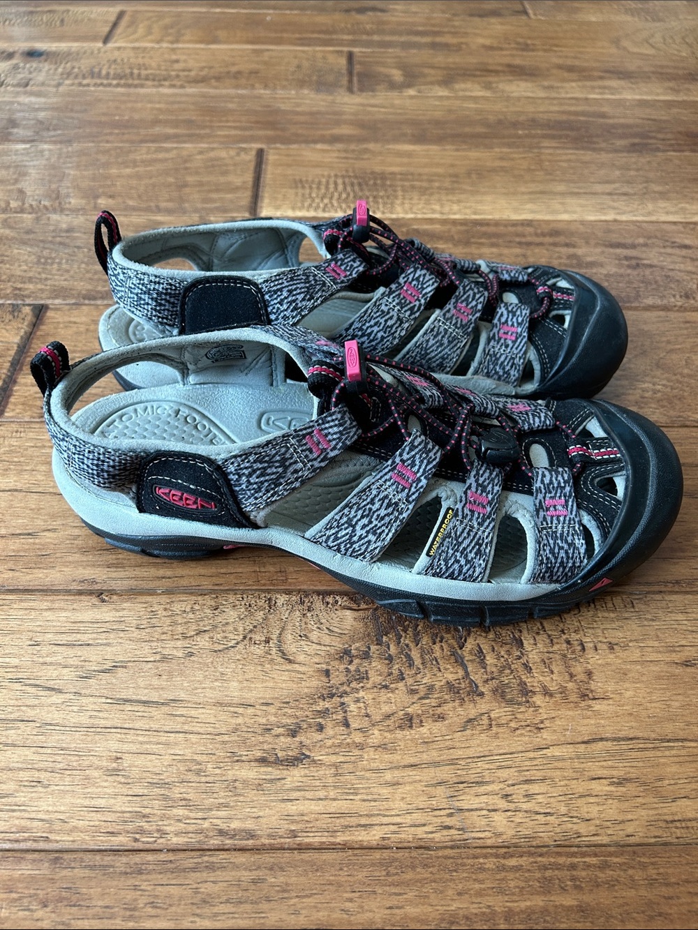Keen Newport H2 Sandals Outdoor Hiking Waterproof Black Pink Gray Women Size 9.5